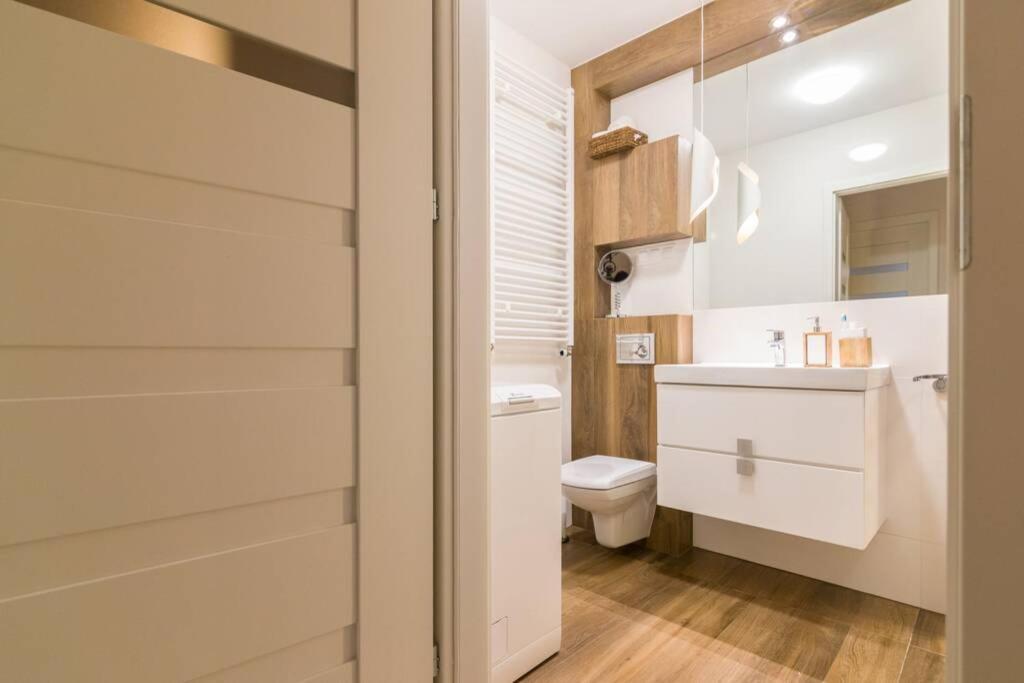 Sun House Apartment + Free Parking Breslavia Esterno foto