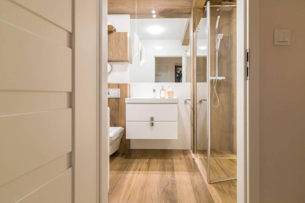 Sun House Apartment + Free Parking Breslavia Esterno foto
